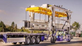 Straddle carriers Straddle carriers